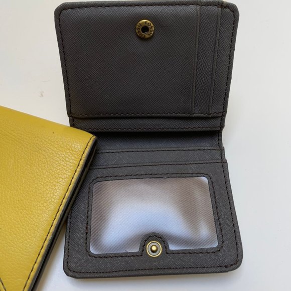 Fossil Leather Mini Wallet and Passport Cover - Picture 4 of 11